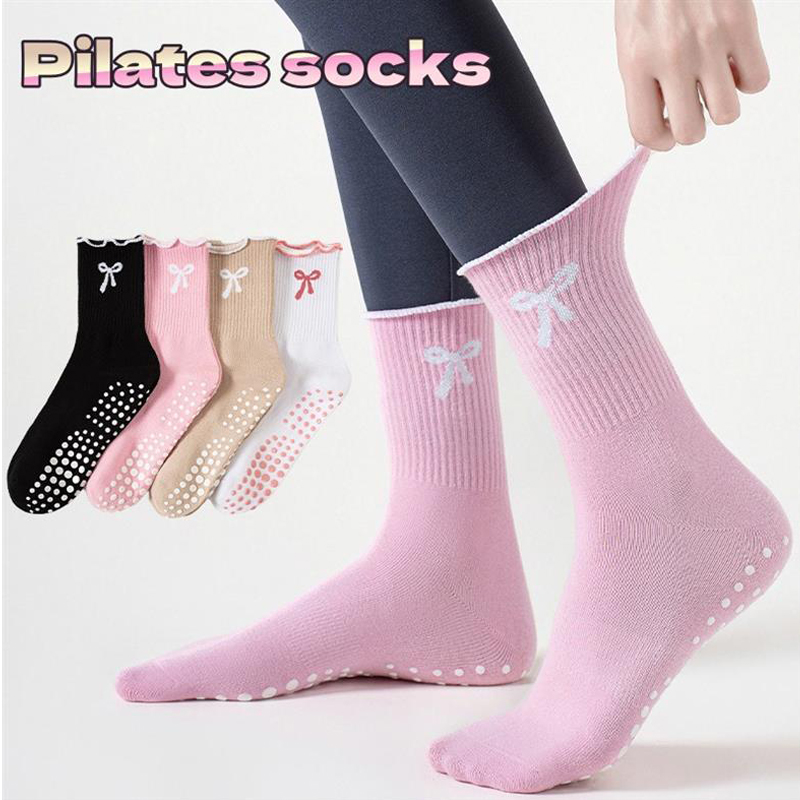 Pilates Is Yoga - Dreamlikelin زوج واحد من جوارب البيلاتس