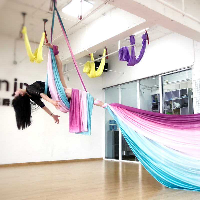 نسيج حريري هوائي لليوجا الهوائ - مراجعة Aerial Silk Hammock وسعره