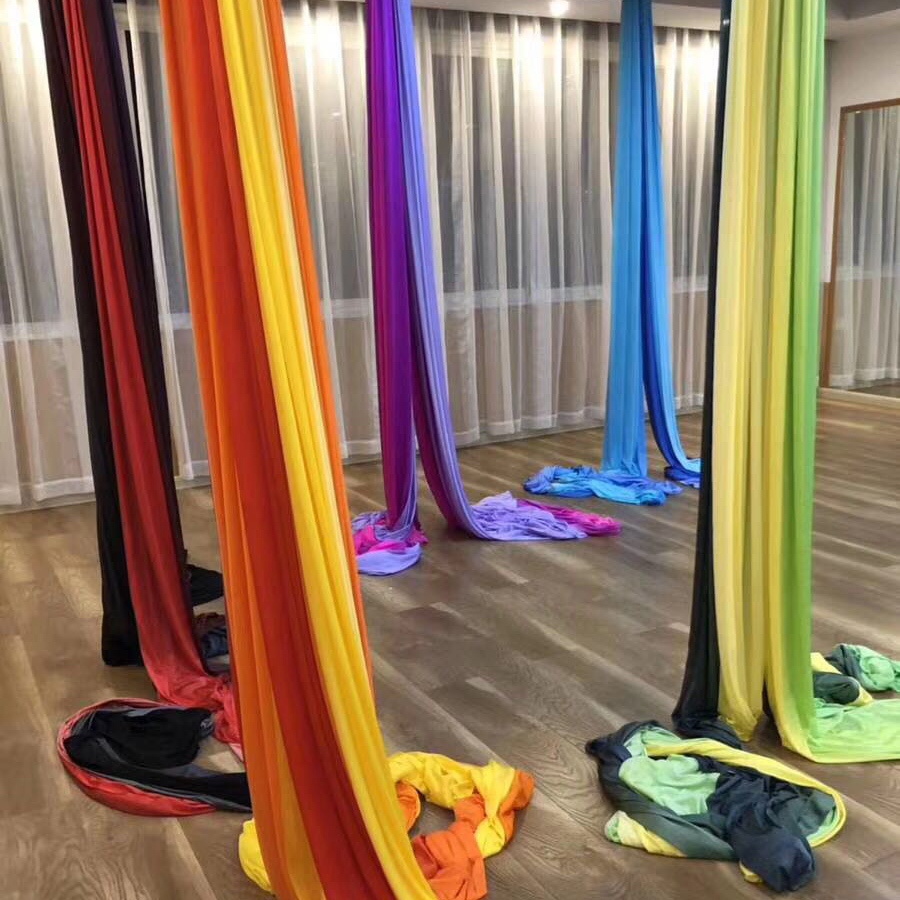 أرجوحة يوجا مضادة للجاذبية أوم - مراجعة Aerial Silk Hammock وسعره