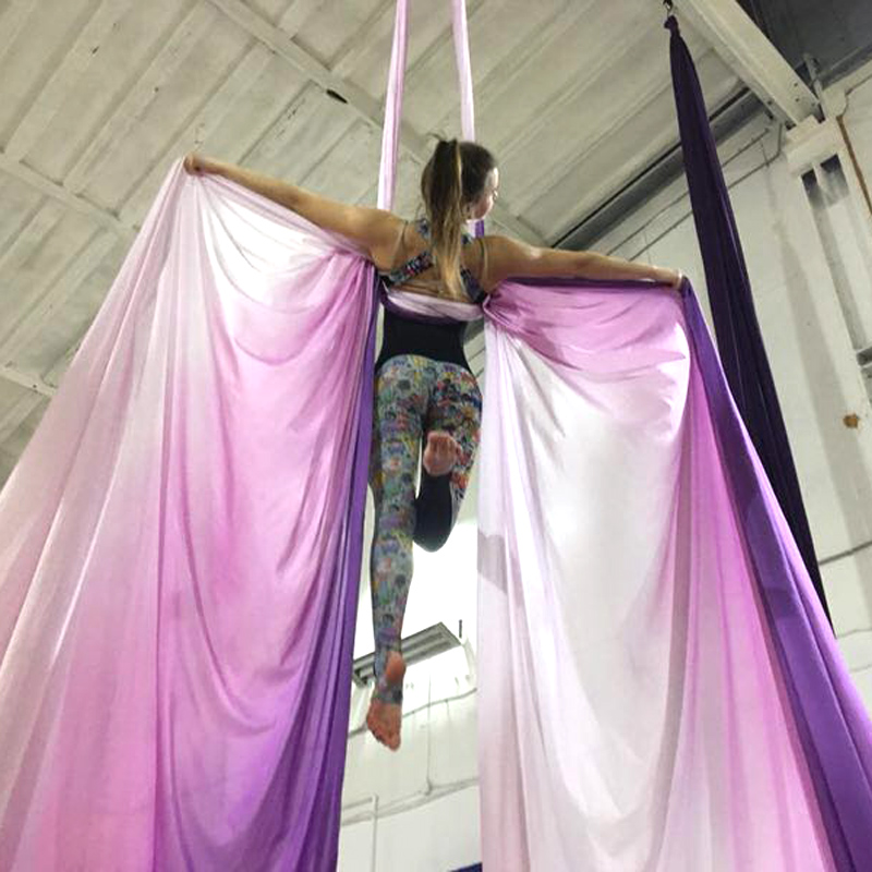 أرجوحة يوجا مضادة للجاذبية أوم - مراجعة Aerial Silk Hammock وسعره
