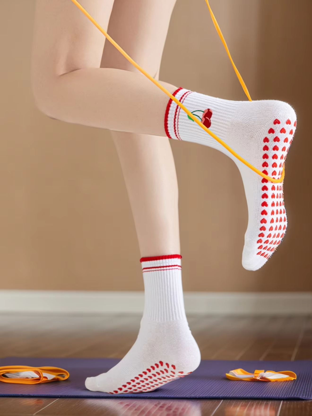 زوج واحد من جوارب اليوغا الاحت - مراجعة Pilates Is Yoga وسعره